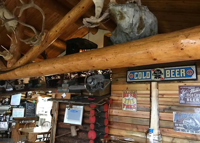 Lake Louise Lodge, Alaska